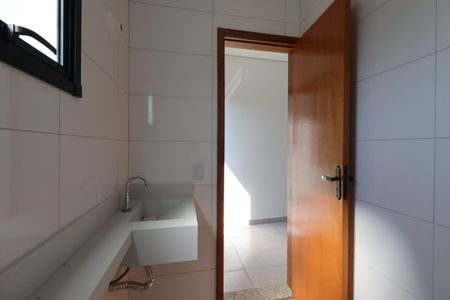 Casa à venda com 112m², 2 quartos e 2 vagasBanheiro da Suíte 2