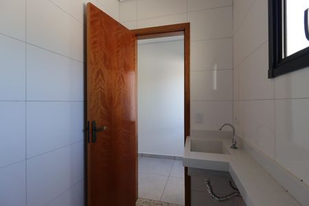 Casa à venda com 112m², 2 quartos e 2 vagasBanheiro da Suíte 1