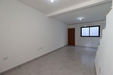Casa à venda com 112m², 2 quartos e 2 vagasSala