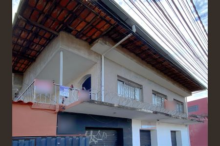 Casa à venda com 360m², 4 quartos e 1 vaga Casa à venda com 360m², 4 quartos e 1 vagaFachada