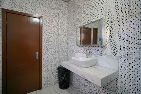 Casa à venda com 360m², 4 quartos e 1 vagaBanheiro