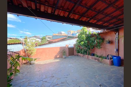 Casa à venda com 360m², 4 quartos e 1 vaga Casa à venda com 360m², 4 quartos e 1 vagaÁrea comum