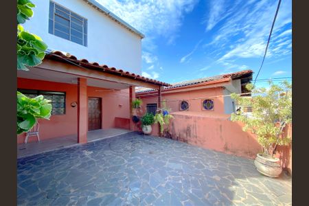 Casa à venda com 360m², 4 quartos e 1 vaga Casa à venda com 360m², 4 quartos e 1 vagaÁrea comum