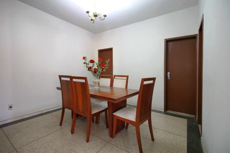Casa à venda com 360m², 4 quartos e 1 vagaSala de Jantar
