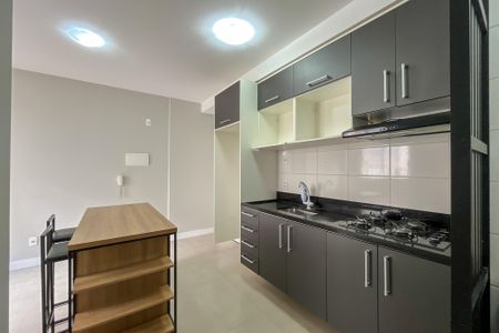 Apartamento à venda com 40m², 2 quartos e 1 vaga Apartamento à venda com 40m², 2 quartos e 1 vagaCozinha e Área de Serviço