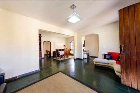 Casa para alugar com 352m², 6 quartos e 4 vagasSala