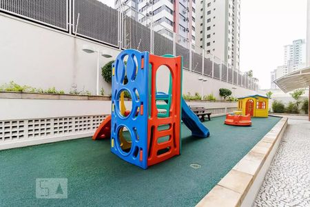 Apartamento à venda com 117m², 4 quartos e 3 vagas Apartamento à venda com 117m², 4 quartos e 3 vagasÁrea comum - Playground