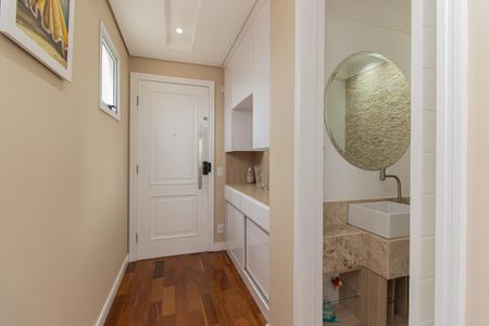 Apartamento à venda com 117m², 4 quartos e 3 vagas Apartamento à venda com 117m², 4 quartos e 3 vagasHall do apartamento