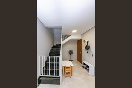 Apartamento à venda com 170m², 3 quartos e 1 vaga Apartamento à venda com 170m², 3 quartos e 1 vagaEscada