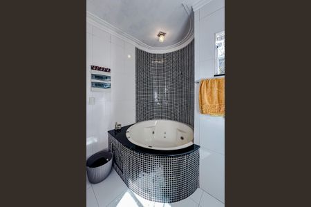 Casa à venda com 380m², 3 quartos e 5 vagasBanheiro da Suíte 1