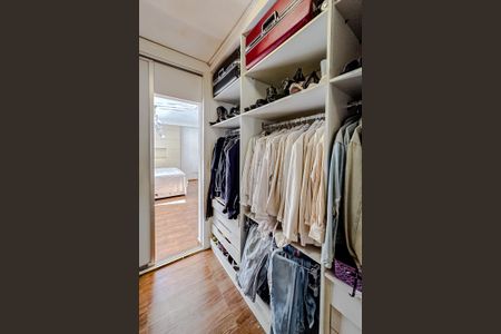 Casa à venda com 380m², 3 quartos e 5 vagasCloset da Suíte 1