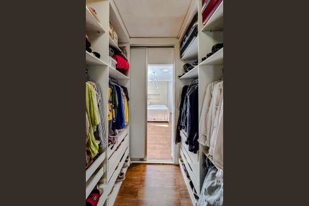 Casa à venda com 380m², 3 quartos e 5 vagasCloset da Suíte 1
