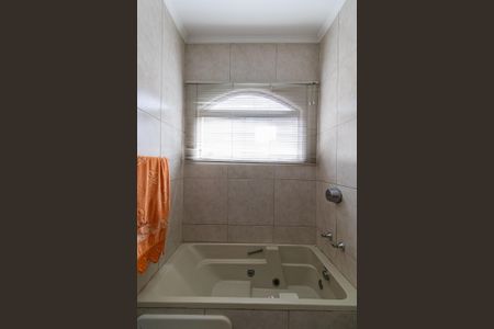 Casa à venda com 500m², 6 quartos e 3 vagas Casa à venda com 500m², 6 quartos e 3 vagasCasa 1 - Banheiro Suíte