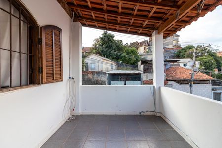 Casa à venda com 151m², 3 quartos e 5 vagas Casa à venda com 151m², 3 quartos e 5 vagasVaranda dos Quartos