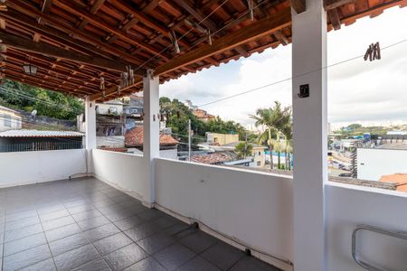 Casa à venda com 151m², 3 quartos e 5 vagas Casa à venda com 151m², 3 quartos e 5 vagasVaranda dos Quartos