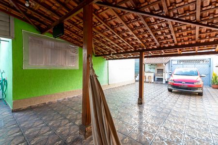 Casa à venda com 151m², 3 quartos e 5 vagas Casa à venda com 151m², 3 quartos e 5 vagasÁrea Coberta
