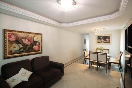 Casa à venda com 148m², 3 quartos e 4 vagasSala