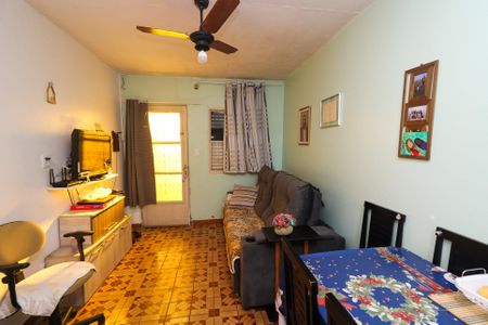 Casa de condomínio à venda com 45m², 2 quartos e sem vaga Casa de condomínio à venda com 45m², 2 quartos e sem vagaSala