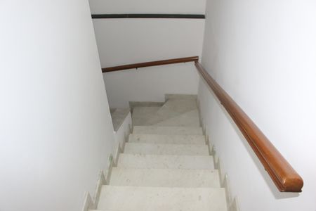 Casa à venda com 200m², 3 quartos e 2 vagasEscada