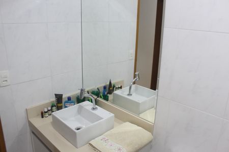 Casa à venda com 200m², 3 quartos e 2 vagasBanheiro/Suíte 1