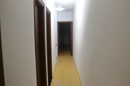 Casa à venda com 200m², 3 quartos e 2 vagasCorredor