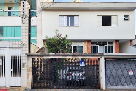 Casa à venda com 182m², 3 quartos e 2 vagas Casa à venda com 182m², 3 quartos e 2 vagasFachada e placa