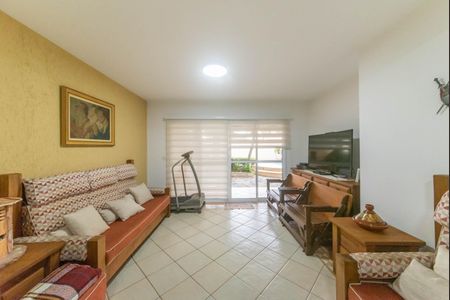 Casa à venda com 300m², 4 quartos e 4 vagasSalão de Festas
