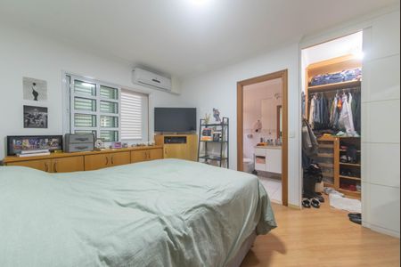Casa à venda com 300m², 4 quartos e 4 vagasSuíte 2