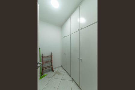 Casa à venda com 300m², 4 quartos e 4 vagasÁrea de Serviço - Despensa