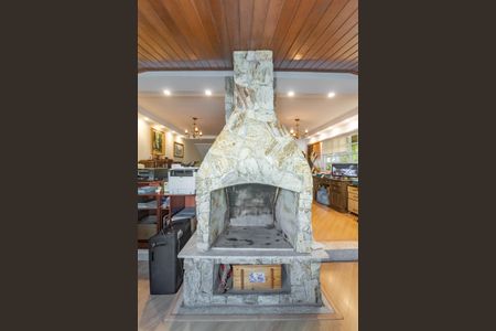 Casa à venda com 300m², 4 quartos e 4 vagasSala - Lareira