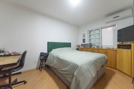 Casa à venda com 300m², 4 quartos e 4 vagasSuíte 2