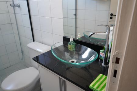 Apartamento à venda com 81m², 3 quartos e 2 vagasBanheiro da Suíte