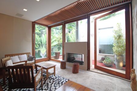 Casa à venda com 460m², 4 quartos e 4 vagasSala