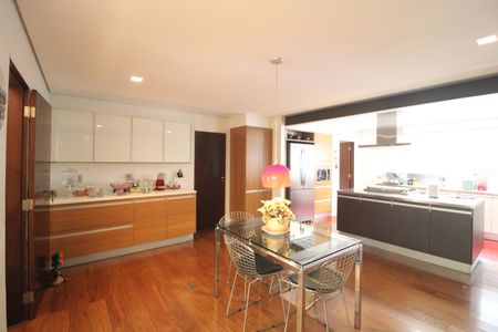 Casa à venda com 460m², 4 quartos e 4 vagasCopa