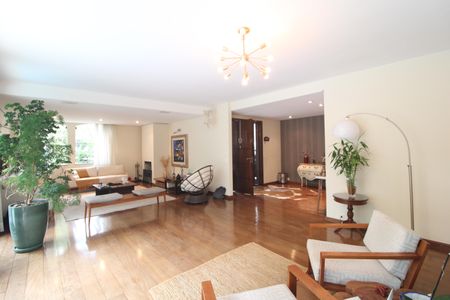 Casa à venda com 460m², 4 quartos e 4 vagasSala