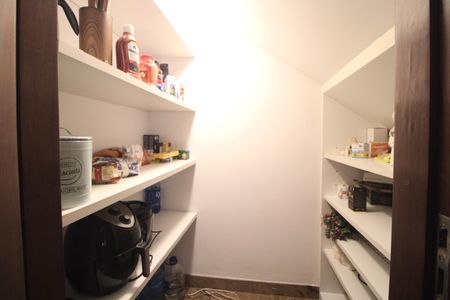 Casa à venda com 460m², 4 quartos e 4 vagasAdega