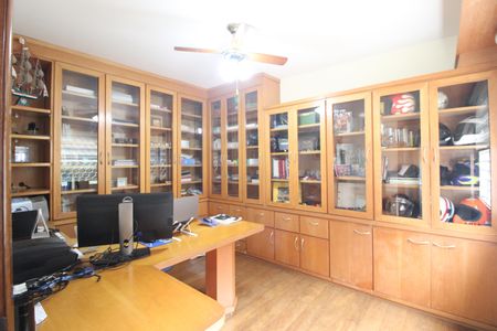 Casa à venda com 460m², 4 quartos e 4 vagasEscritório