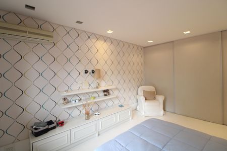 Casa à venda com 460m², 4 quartos e 4 vagasSuíte 2