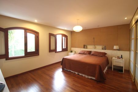 Casa à venda com 460m², 4 quartos e 4 vagasSuíte 3