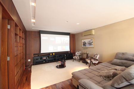 Casa à venda com 460m², 4 quartos e 4 vagasSala