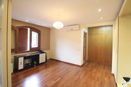 Casa à venda com 460m², 4 quartos e 4 vagasSala