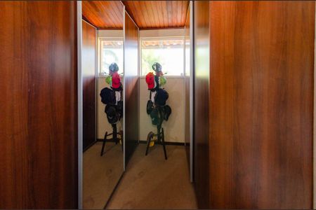 Casa à venda com 444m², 5 quartos e 3 vagasCloset 2