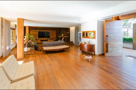 Casa à venda com 444m², 5 quartos e 3 vagasSala