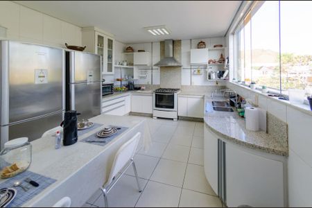 Casa à venda com 444m², 5 quartos e 3 vagasCozinha