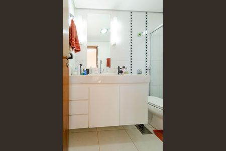 Casa à venda com 444m², 5 quartos e 3 vagasBanheiro suíte 3