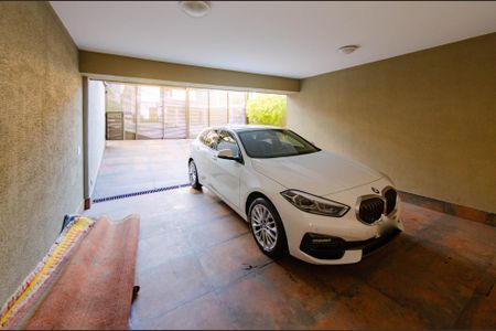 Casa à venda com 444m², 5 quartos e 3 vagasGaragem