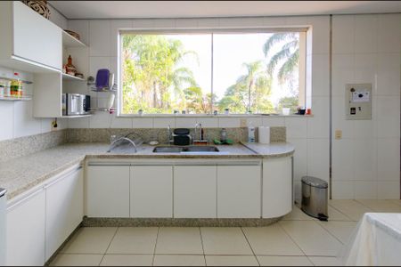 Casa à venda com 444m², 5 quartos e 3 vagasCozinha