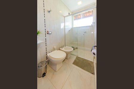 Casa à venda com 444m², 5 quartos e 3 vagasBanheiro suíte 1