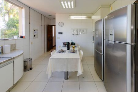 Casa à venda com 444m², 5 quartos e 3 vagasCozinha