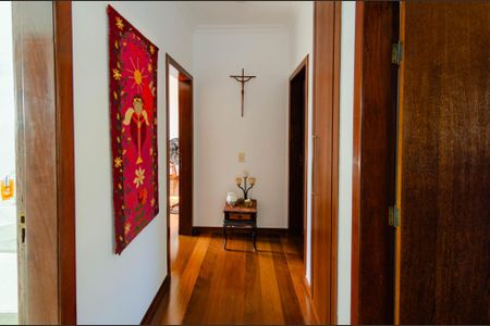 Casa à venda com 444m², 5 quartos e 3 vagasCorredor